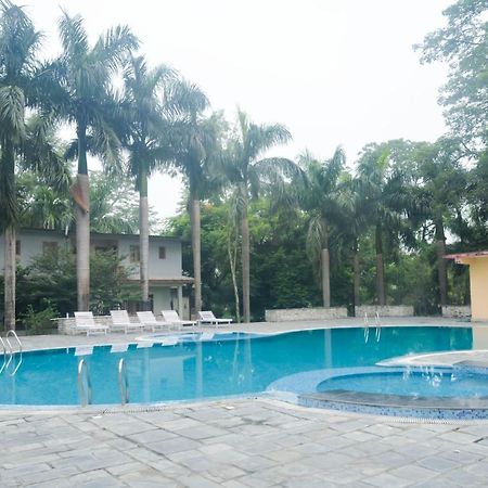 Chitwan Paradise Hotel Sauraha Exterior foto